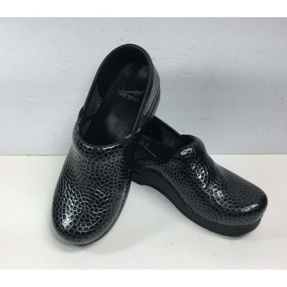 Dansko Clogs Nursing Shoes Sz 38 US 7.5 Leather Silver Black Medallion Circle‎